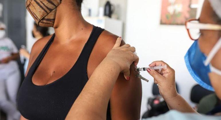 Vacinação no Brasil é uma das mais bem-sucedidas, diz Queiroga